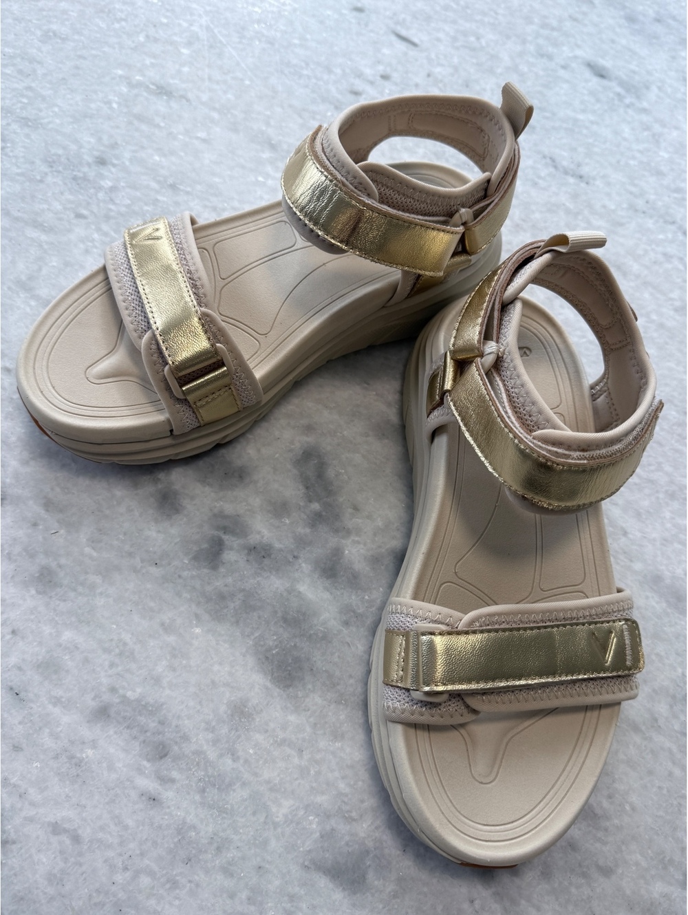 Vionic WMX Wanderer Women's Sport Sandals Size 6 Gold